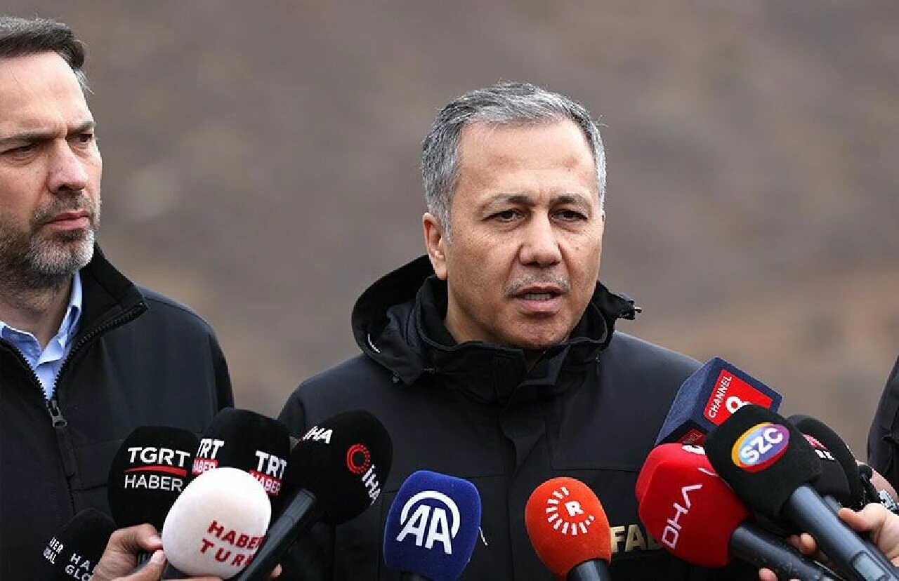 Bakanlar Erzincan'daki maden sahasında son durumu açıkladı: Arama kurtarma çalışmalarına ara verildi