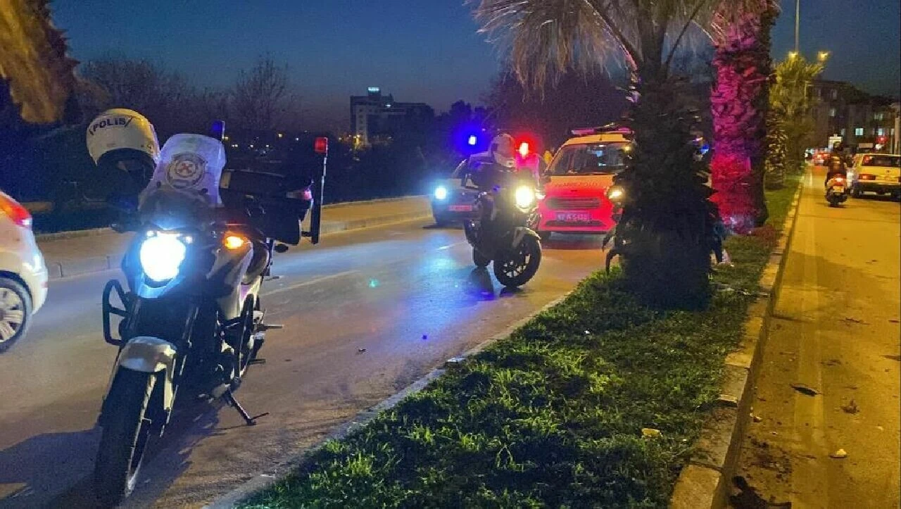 Çanakkale'de feci motosiklet kazası: 1'i ağır 3 yaralı