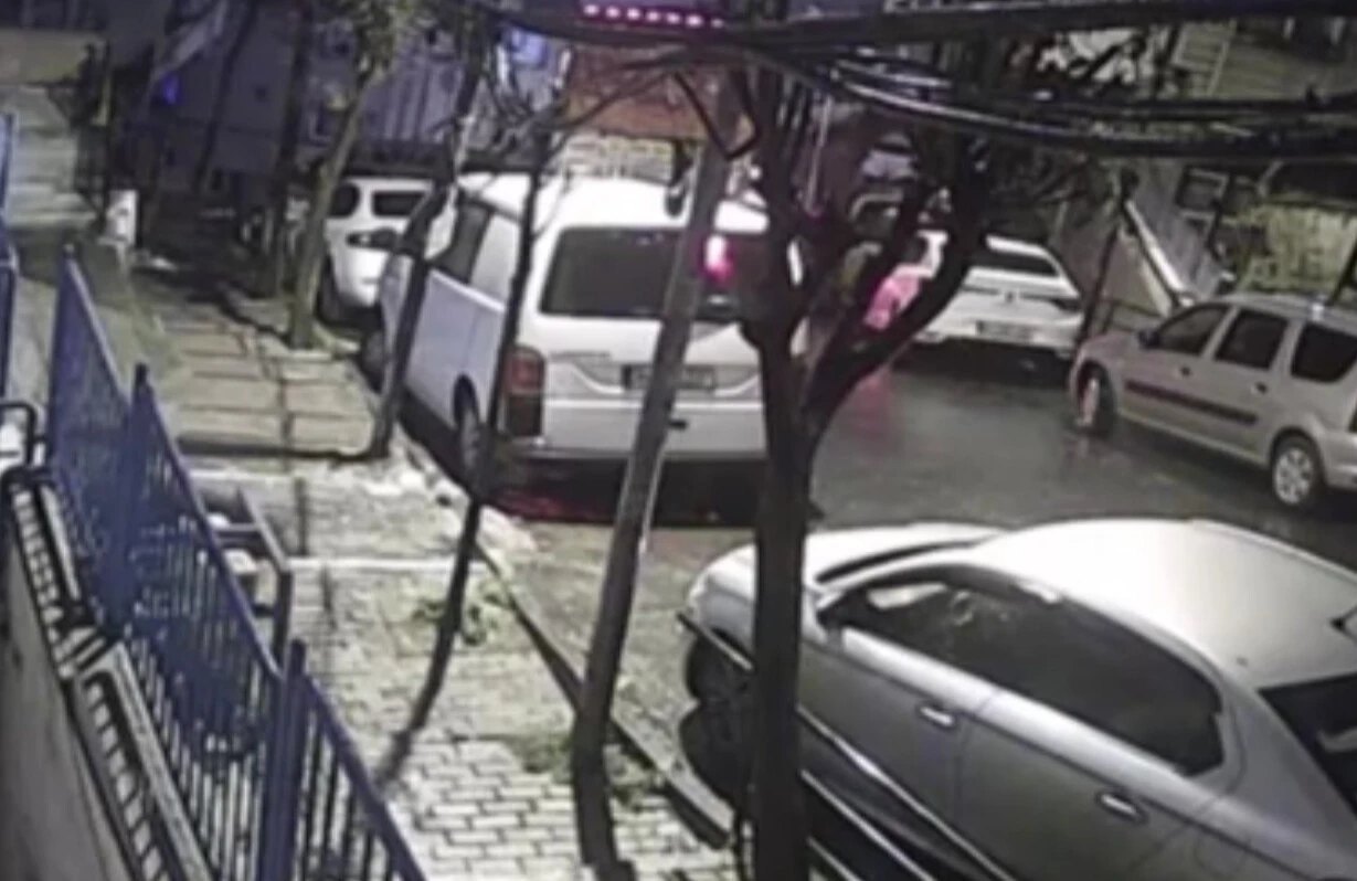 Dar sokağa girip, 10 araca çarptı: 1 milyon TL zarara neden oldu - 1. Resim