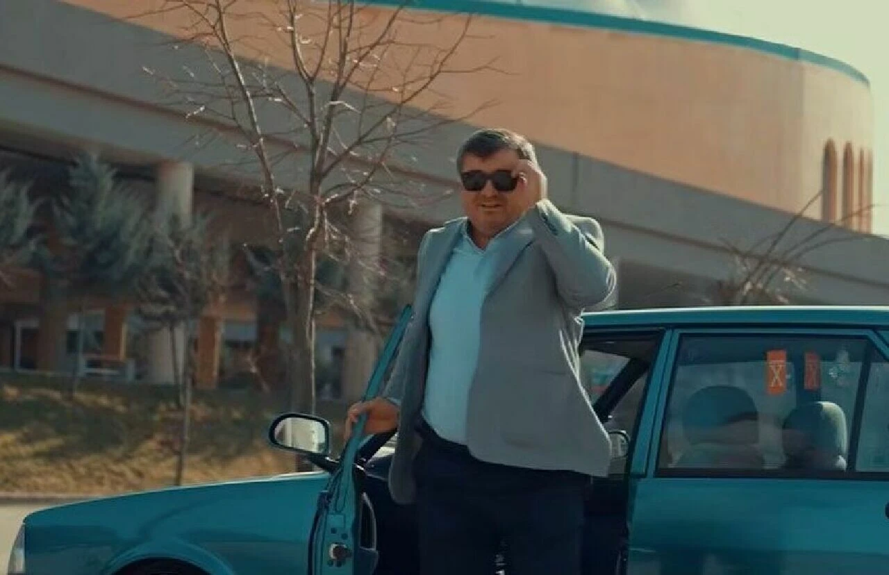 Yerel seçim rekabetinde renkli propaganda: Saadet'li adaydan AK Parti'li adaya otomobilli cevap - 1. Resim