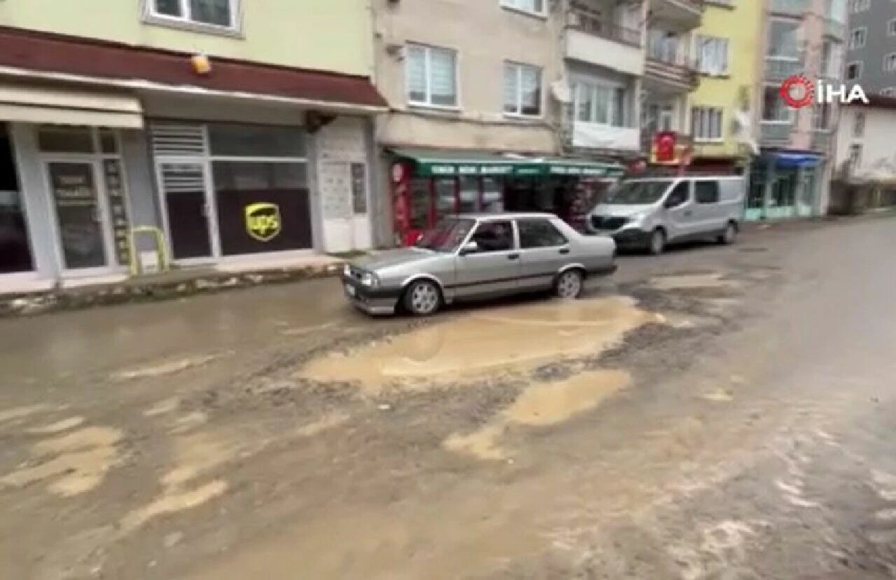 Yerel seçim rekabetinde renkli propaganda: Saadet'li adaydan AK Parti'li adaya otomobilli cevap - 2. Resim