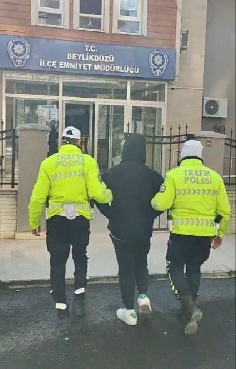 Beylikdüzü'nde nefes kesen kovalamaca motosiklet kaskında!