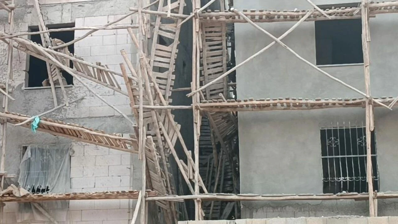 Gaziantep'te inşaat iskelesi çöktü: Ölü ve yaralılar var