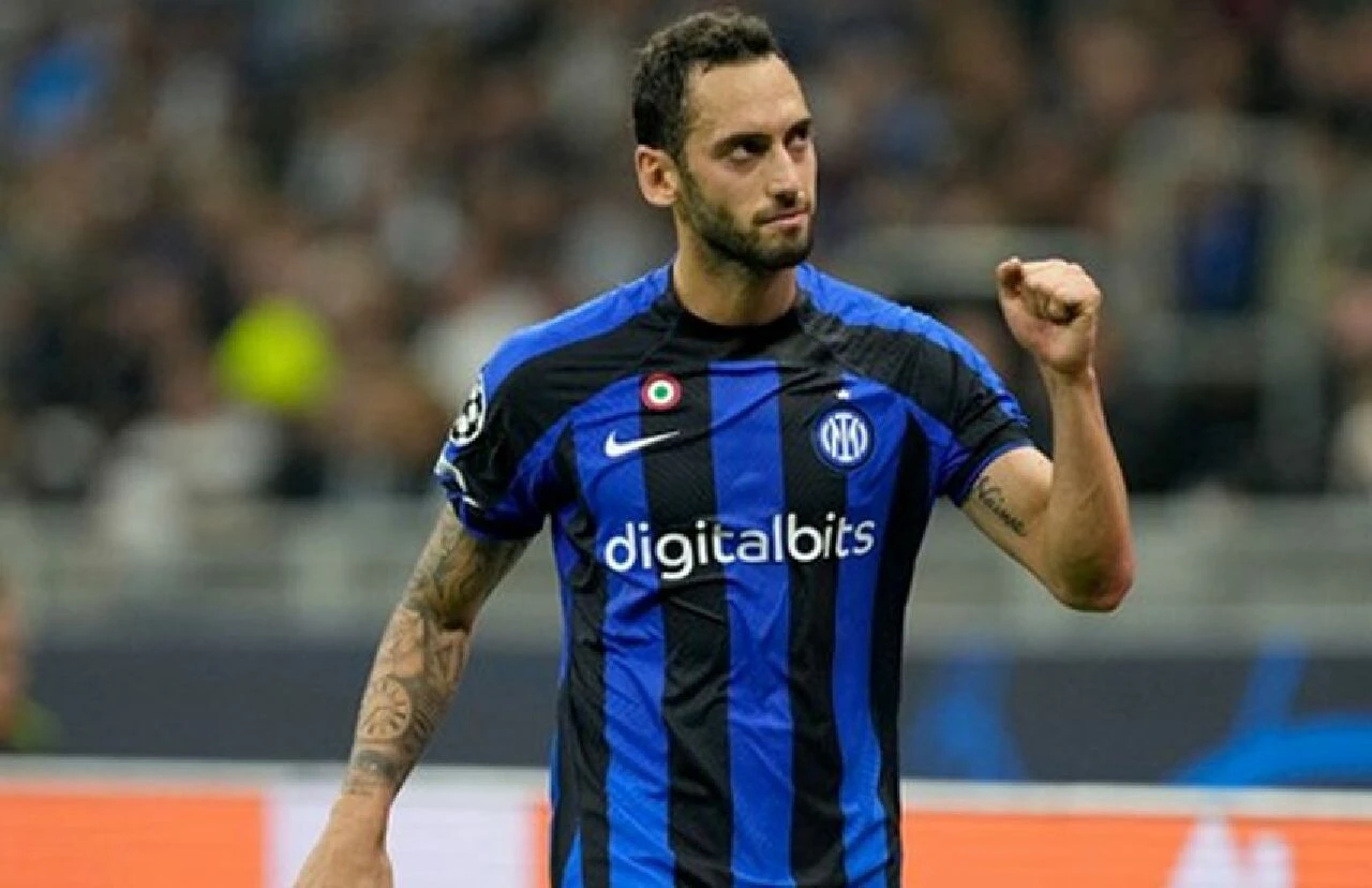 Hakan Çalhanoğlu'ndan dobra açıklamalar! En iyisi benim deyip sıralamayı yaptı - 1. Resim