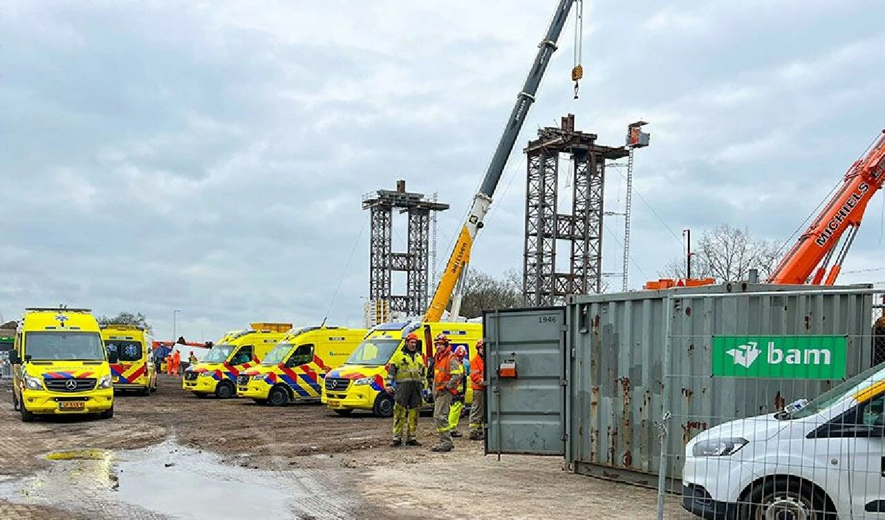 Hollanda’da feci kaza! İnşaat halindeki köprü çöktü: 2 ölü