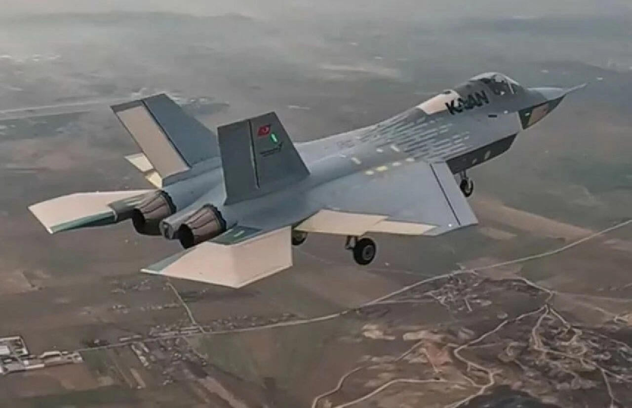 KAAN'a hayran kalan Rus uzmandan Türkiye'ye SU-57 daveti - 1. Resim