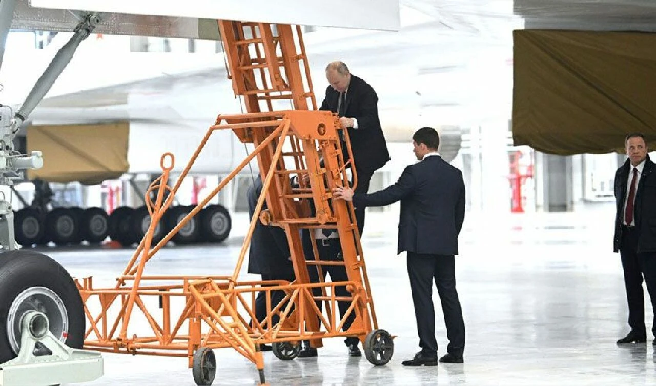 Putin'den savaş uçağıyla 'askeri sır' uçuşu - 2. Resim