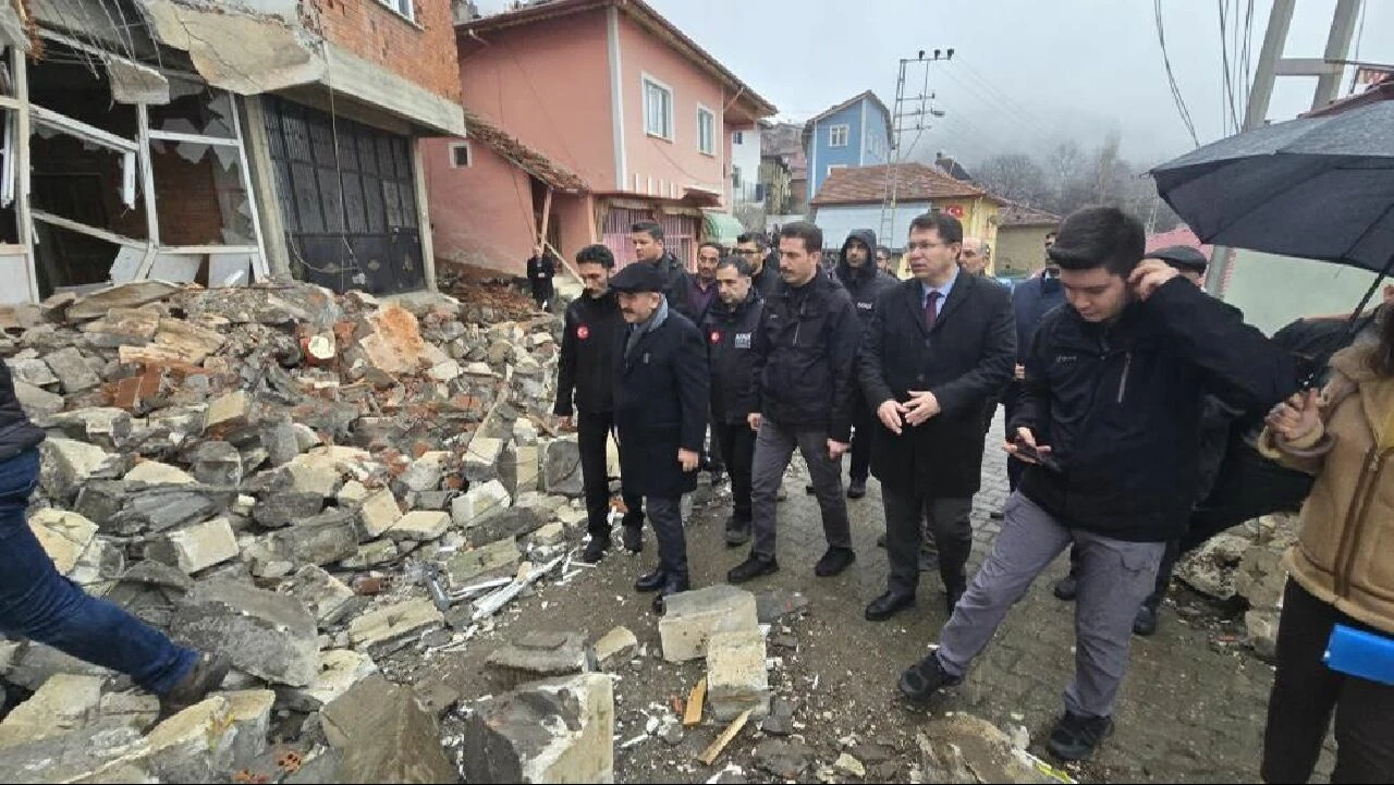 Tokat'ta köyü ortadan ikiye bölen korkunç yer olayı! - 4. Resim