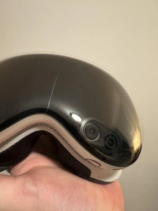 Apple Vision Pro modelleri kendiliğinden kırılmaya başladı