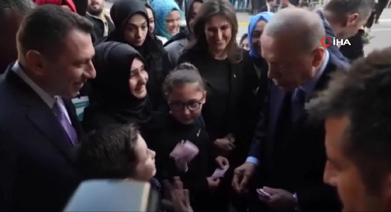 Cumhurbaşkanı Erdoğan'ın minik Sarp'la yaptığı muhabbet güldürdü - 1. Resim