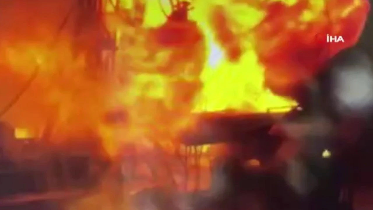 Diyarbakır’da petrol kuyusundaki patlama anbean kameraya yansıdı - 3. Resim