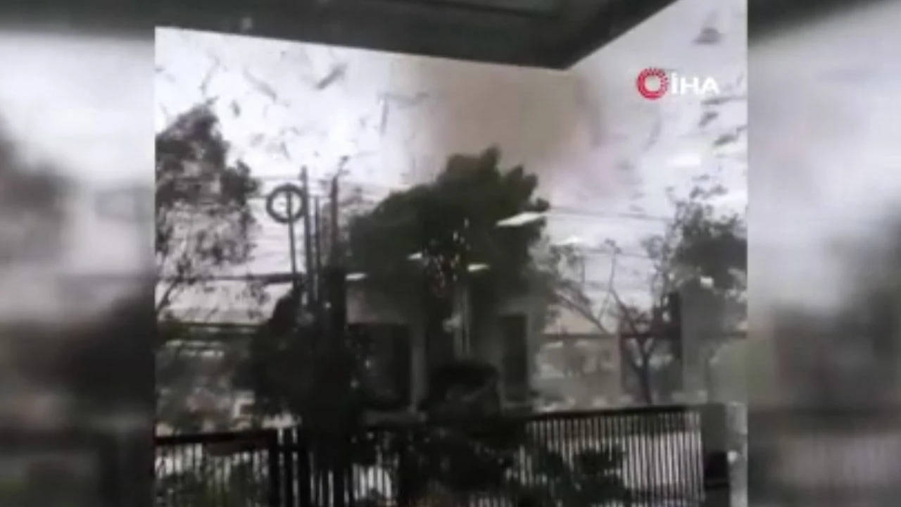 Endonezya’da korkutan hortum! "Daha önce görülmemiş derecede yıkıcı" - 1. Resim