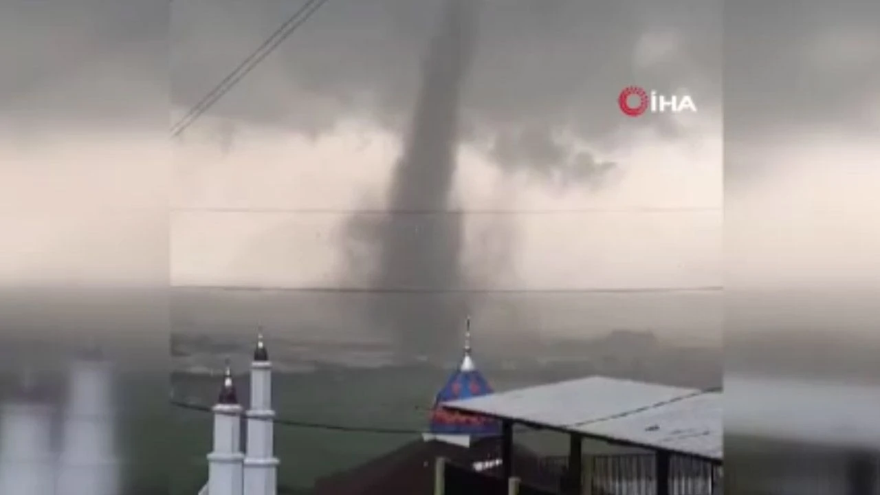 Endonezya’da korkutan hortum! "Daha önce görülmemiş derecede yıkıcı" - 2. Resim