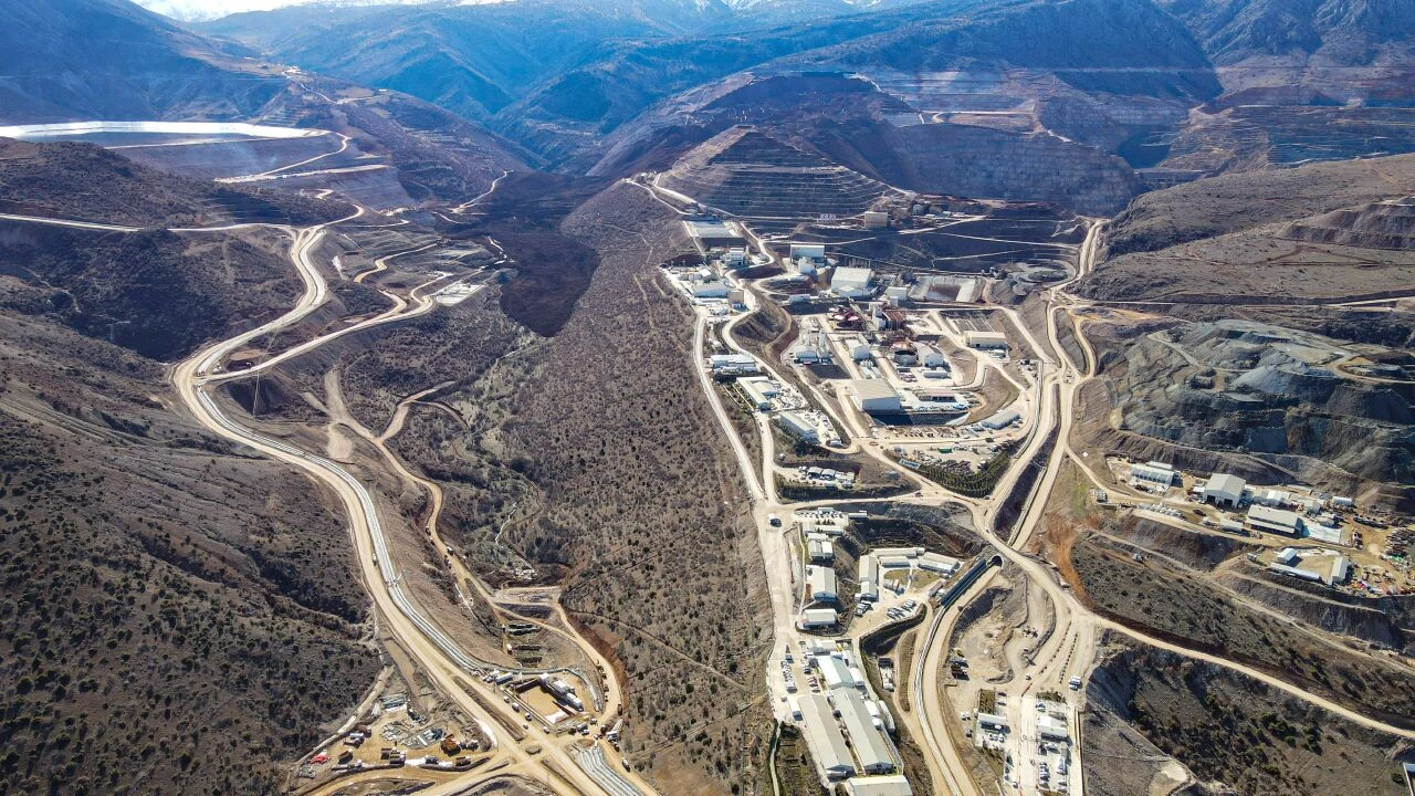 İliç'te işçilerin aranmasına devam ediliyor: Maden sahasında son durum görüntülendi - 1. Resim