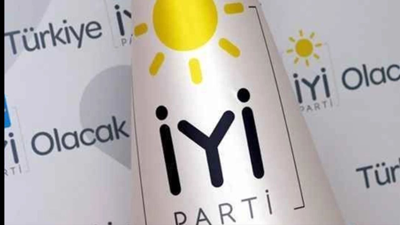 İYİ Parti&#039;de istifa furyası devam ediyor: Topluca CHP&#039;ye katıldılar