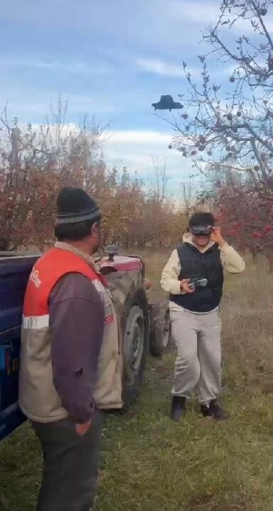 "Onlarla iyi geçin, köylülere saldırıyorlar" dedi! Dron şakası babasının aklını aldı!