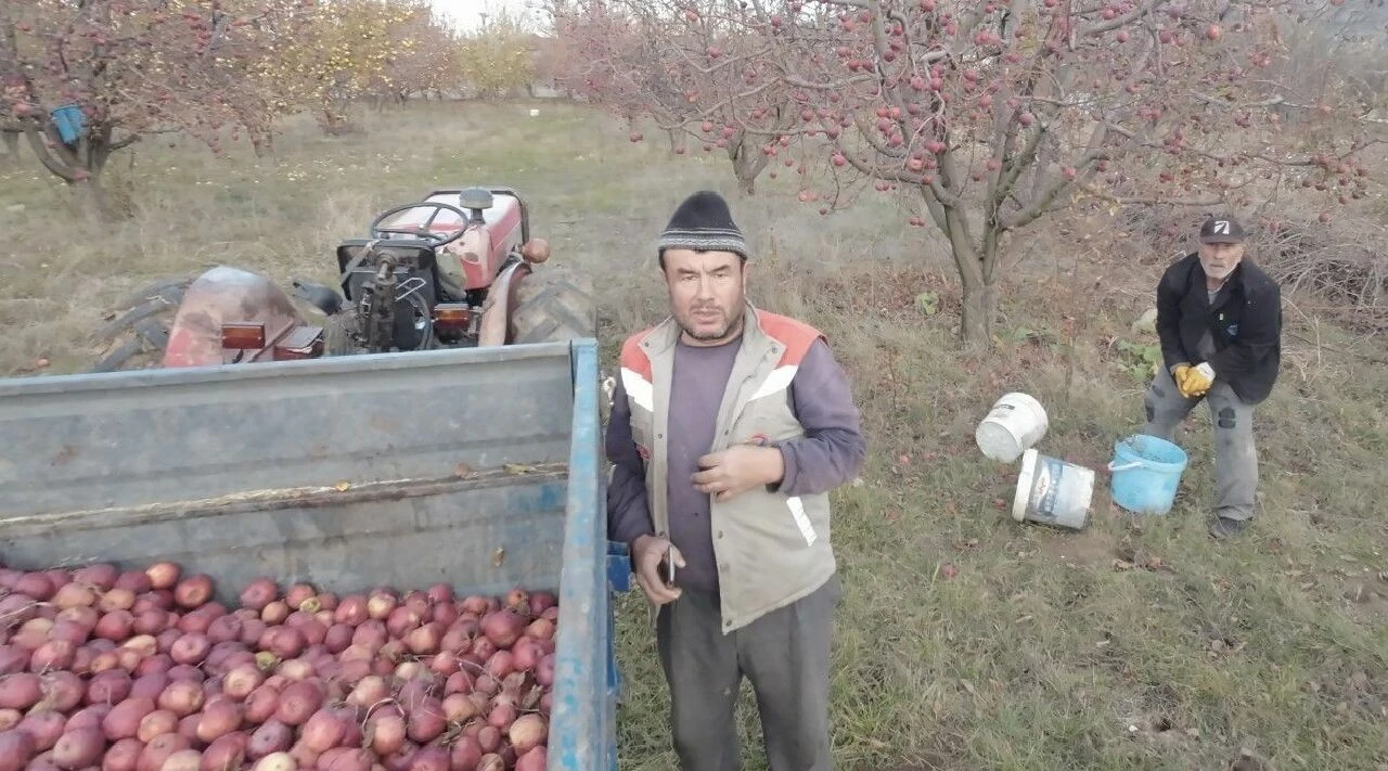 "Onlarla iyi geçin, köylülere saldırıyorlar" dedi! Dron şakası babasının aklını aldı!