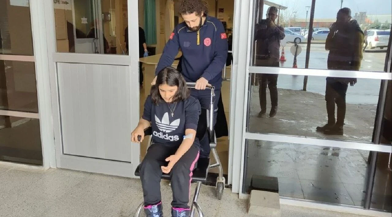 Ortaokul öğrencileri okulda yedikleri kekten zehirlendi - 1. Resim