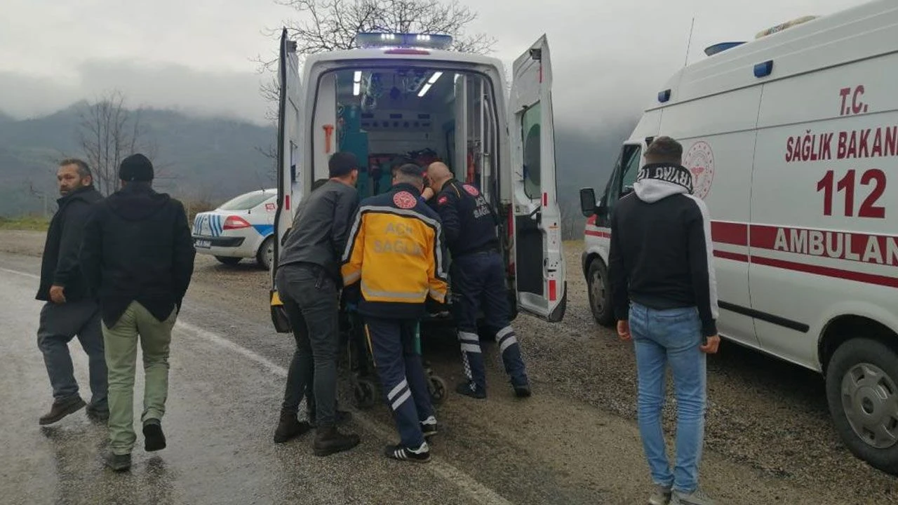 Tokat'ta feci kaza! Otomobil ile tır çarpıştı: 1'i ağır 5 yaralı - 1. Resim