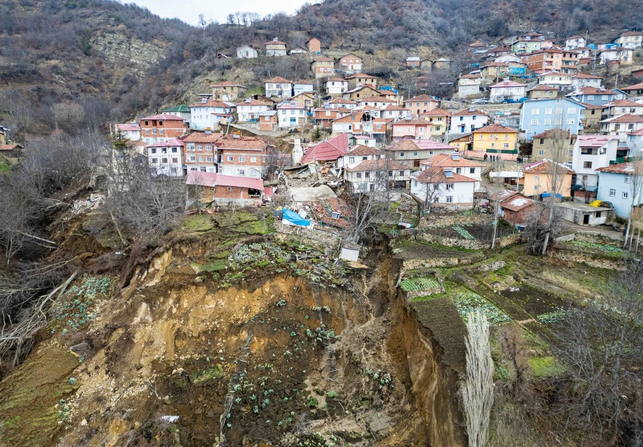 Tokat'ta heyelan sonrası ortaya çıktı! Vatandaşlar endişeli... - 3. Resim