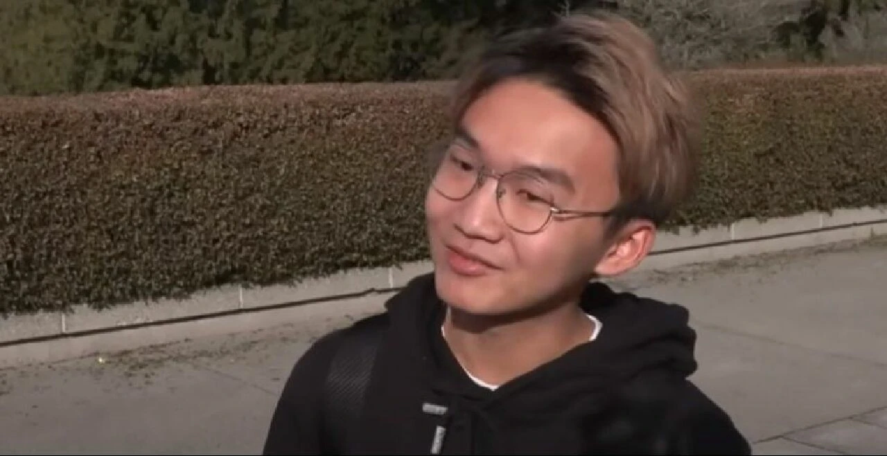 Yüksek kiralar yüzünden okula uçakla gidip geliyor! - 1. Resim