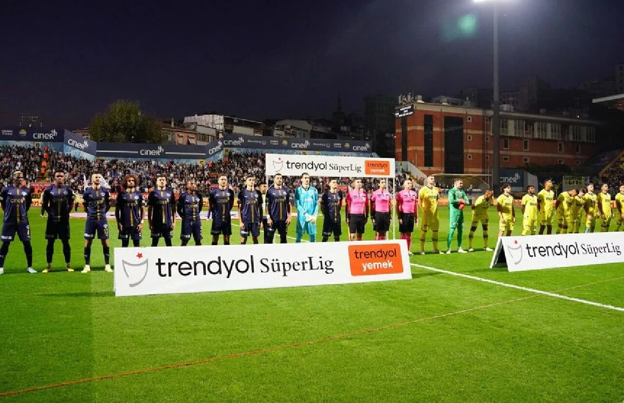 Fenerbahçe, Kasımpaşa'yı konuk ediyor! İşte ilk 11'ler