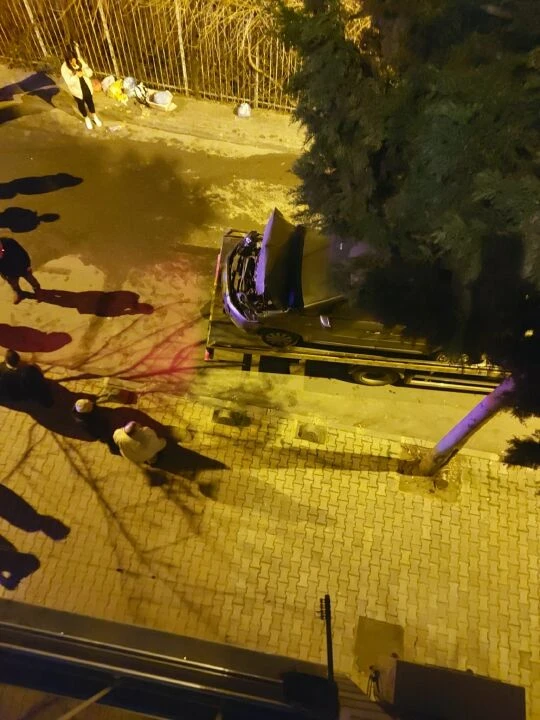 Hem ehliyetsiz hem alkollü araba kullanan kız 5 aracı pert etti! Üstüne de alay etti