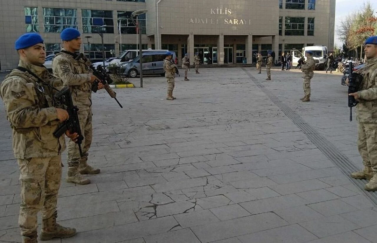 İstanbul'da DEAŞ'a ağır darbe: 20 şüpheli gözaltında