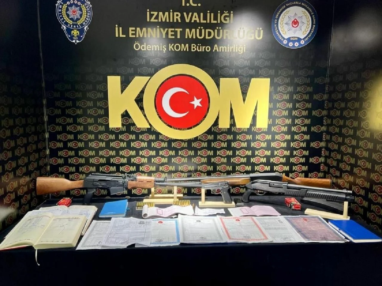 İzmir'de 11 adrese eş zamanlı 'tefecilik' operasyonu: 5 kişi gözaltına alındı
