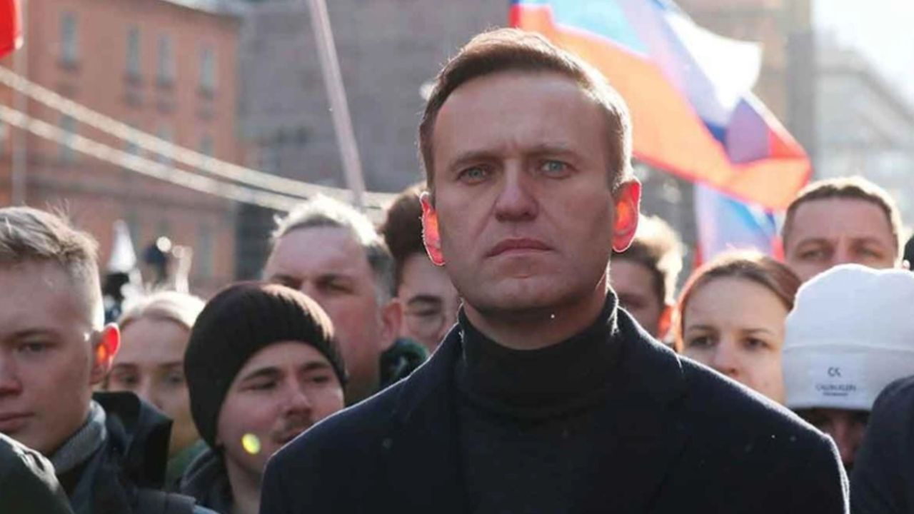 Rus muhalif Navalnıy&#039;ın cesedi annesine teslim edildi