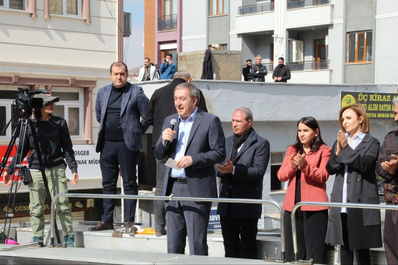 Son dakika: DEM Parti mitinginde terör propagandası: Çok sayıda gözaltı var - 1. Resim