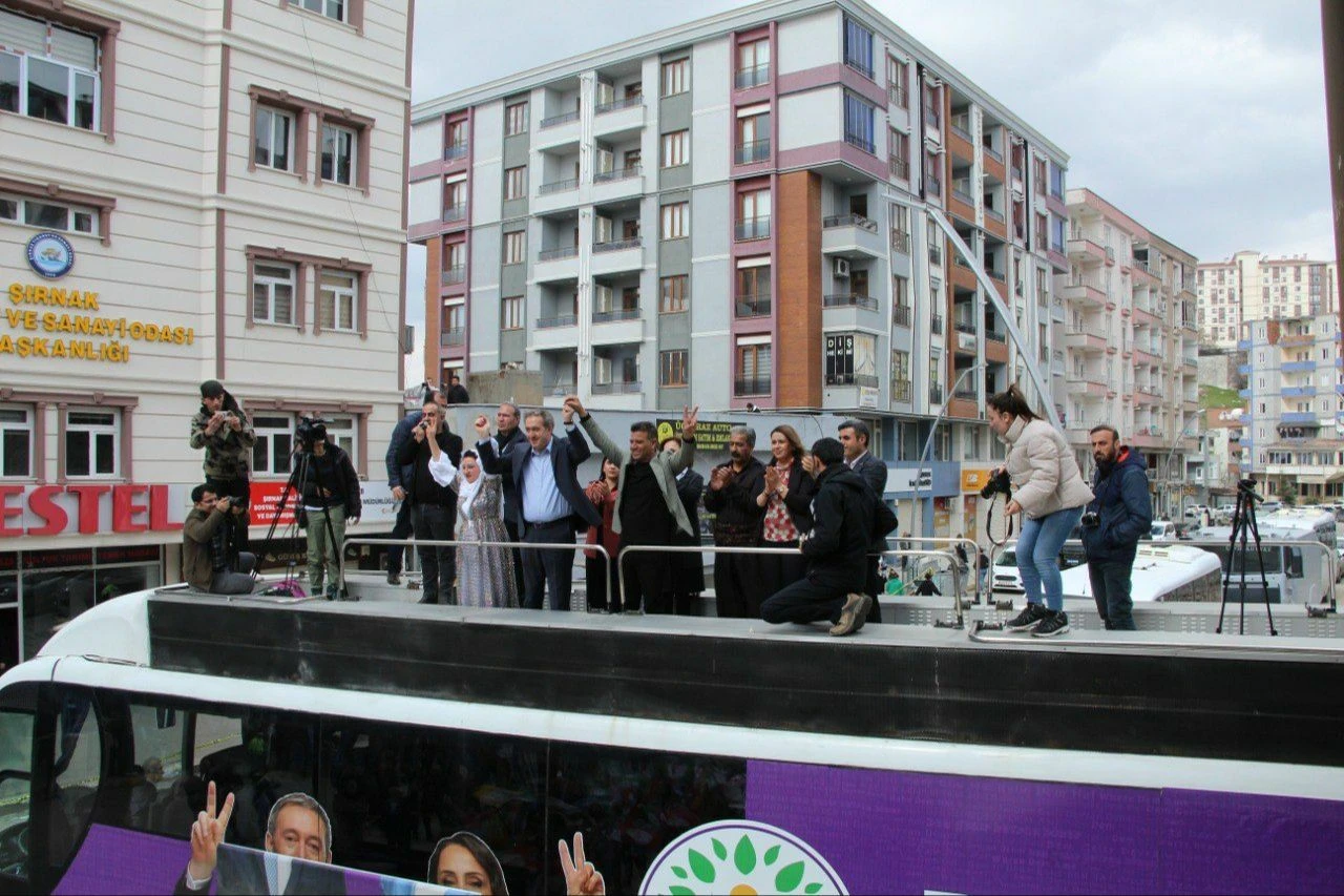 Son dakika: DEM Parti mitinginde terör propagandası: Çok sayıda gözaltı var - 3. Resim