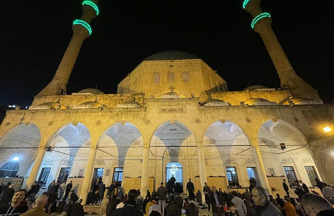 Yurt genelinde kandil coşkusu: Günahlardan beraatin gecesi