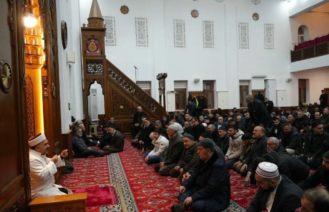 Yurt genelinde kandil coşkusu: Günahlardan beraatin gecesi