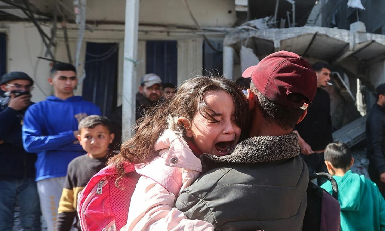 Faslı doktordan tüm dünyaya Gazze sitemi: Alınlarında utanç lekesi olarak kalacak - 1. Resim