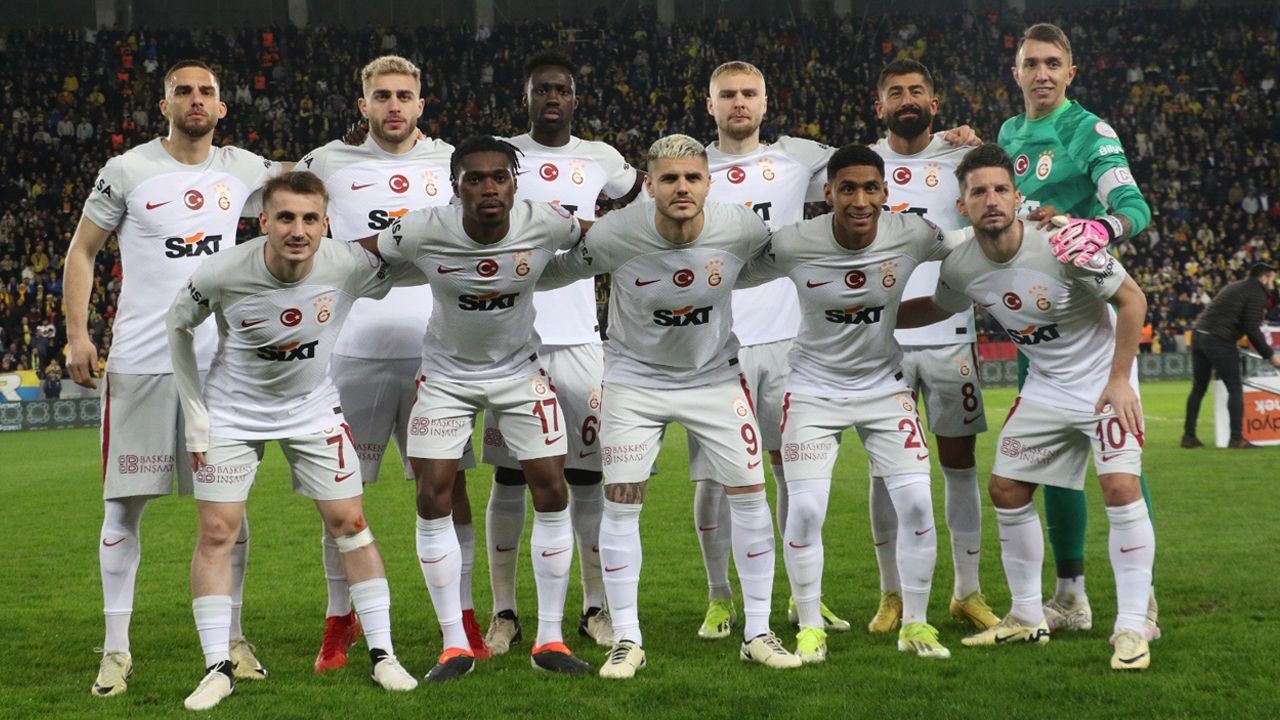 Galatasaray, Antalyaspor&#039;u konuk ediyor! İşte ilk 11&#039;ler