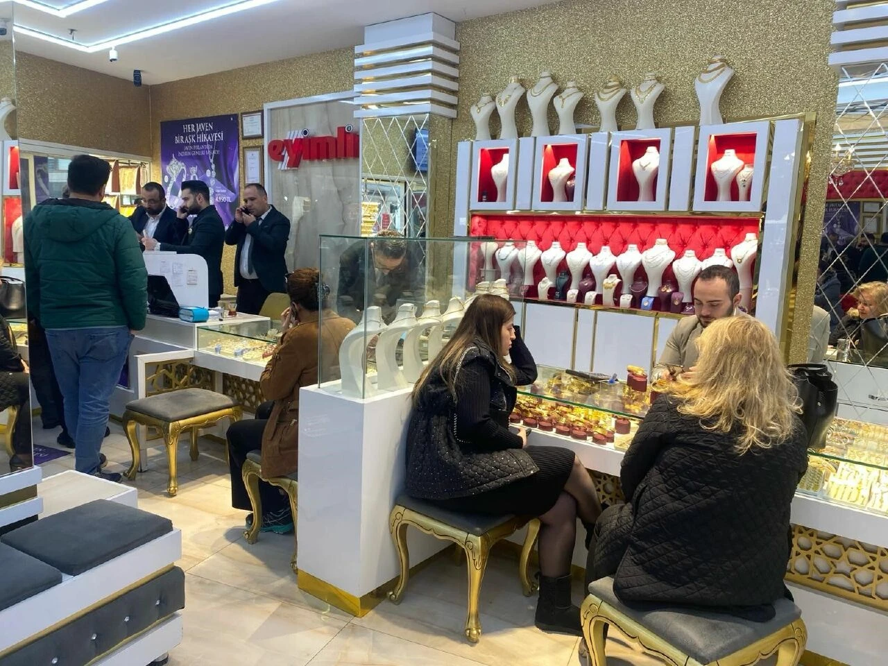 Görüntüsü aynı ama bir farkla! Kuyumculardan ‘ayarı düşük çeyrek altın’ uyarısı geldi - 1. Resim