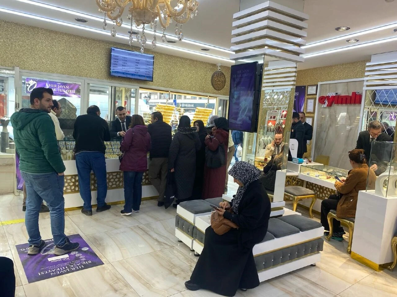 Görüntüsü aynı ama bir farkla! Kuyumculardan ‘ayarı düşük çeyrek altın’ uyarısı geldi - 2. Resim