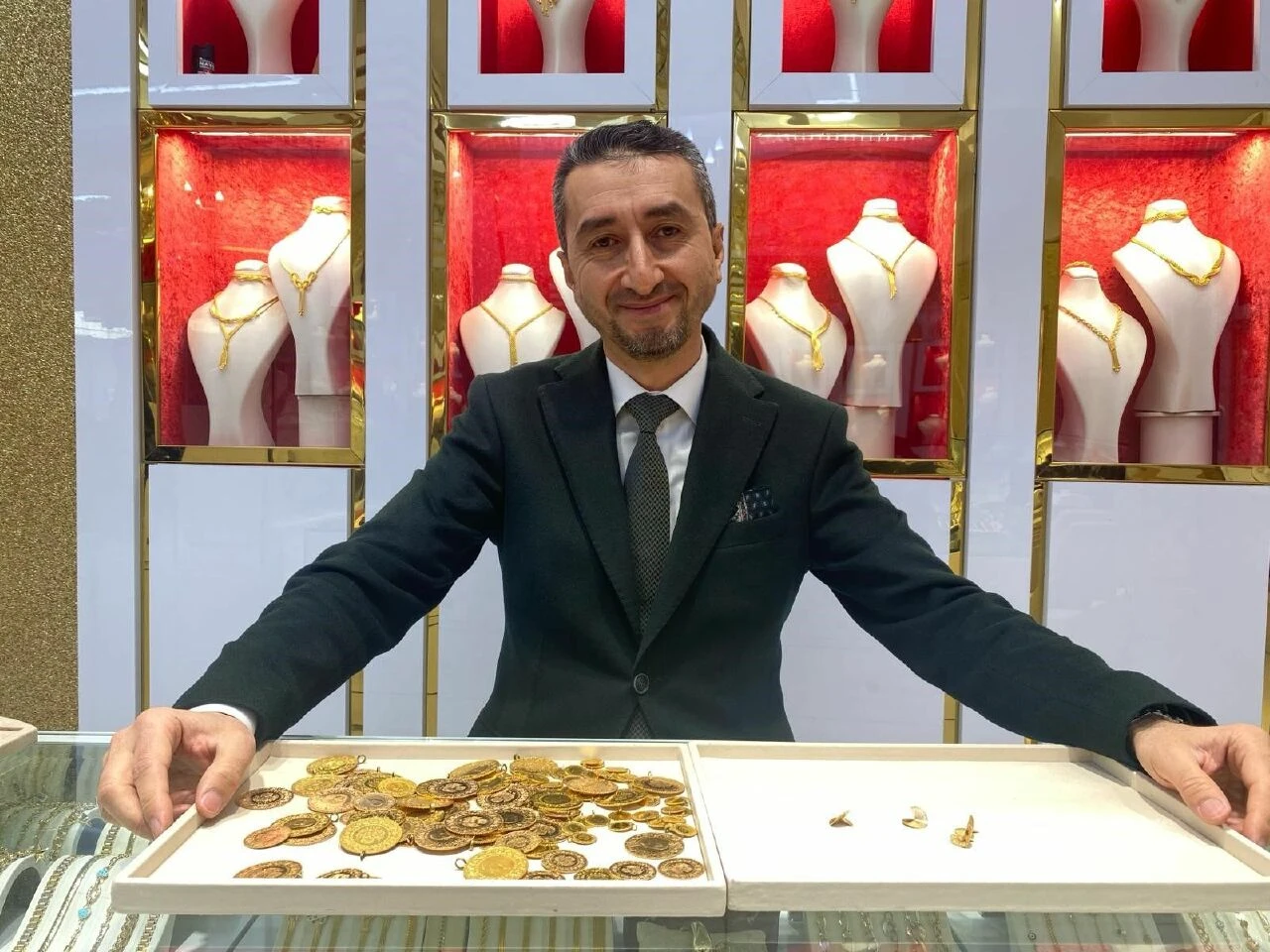 Görüntüsü aynı ama bir farkla! Kuyumculardan ‘ayarı düşük çeyrek altın’ uyarısı geldi - 3. Resim