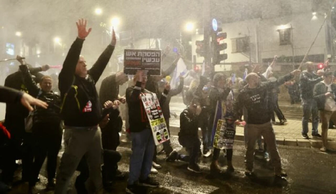 İsrail yine karıştı! Netanyahu istifaya çağrıldı, 19 kişi gözaltına alındı