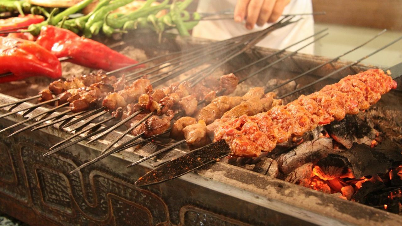 Restoranlarda &#039;ekonomik&#039; dönem! Az çorba, yarım porsiyon yemek menüye girdi