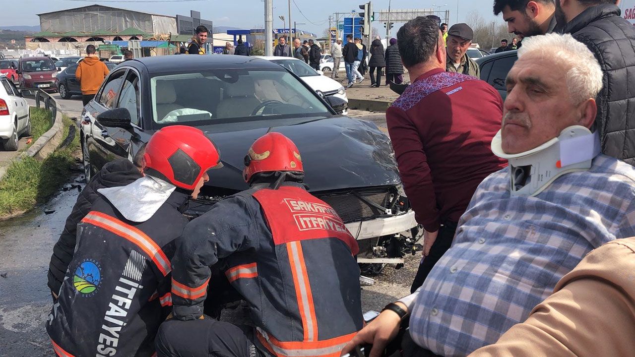 Sakarya&#039;da feci kaza! AK Parti Milletvekili Ali İnci hastaneye kaldırıldı