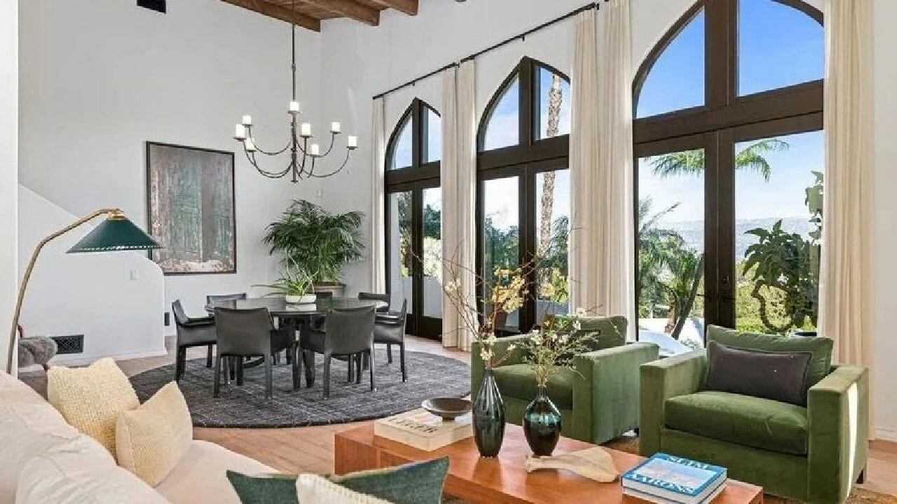 Şoke olacaksınız... İstanbul'daki apartman dairesi Charlize Theron'un Los Angeles'taki malikânesinden daha pahalı!