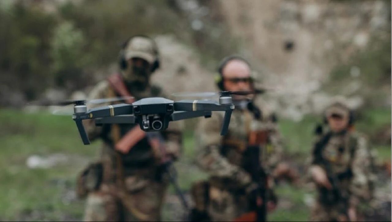 Son dakika: Rus İHA'sı Alman Bakan'ın peşine takıldı! Bölge bombalandı - 1. Resim