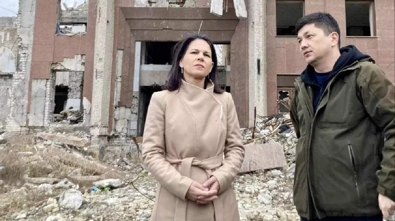 Son dakika: Rus İHA'sı Alman Bakan'ın peşine takıldı! Bölge bombalandı - 2. Resim