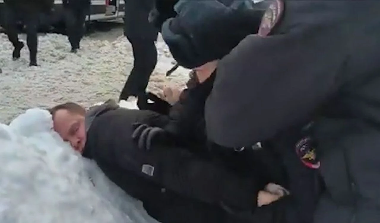 Ukrayna'da savaşan askerlerin eşleri Moskova'da gözaltına alındı - 2. Resim