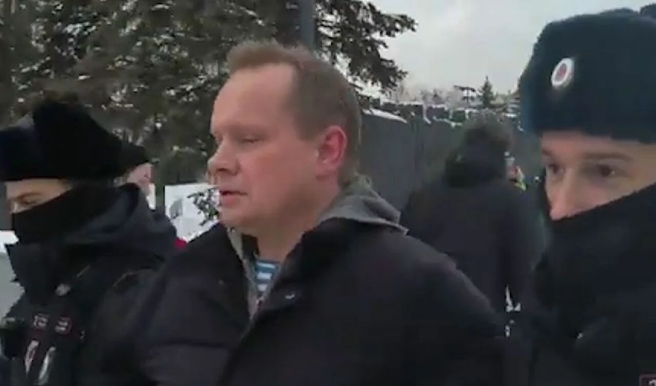 Ukrayna'da savaşan askerlerin eşleri Moskova'da gözaltına alındı - 1. Resim