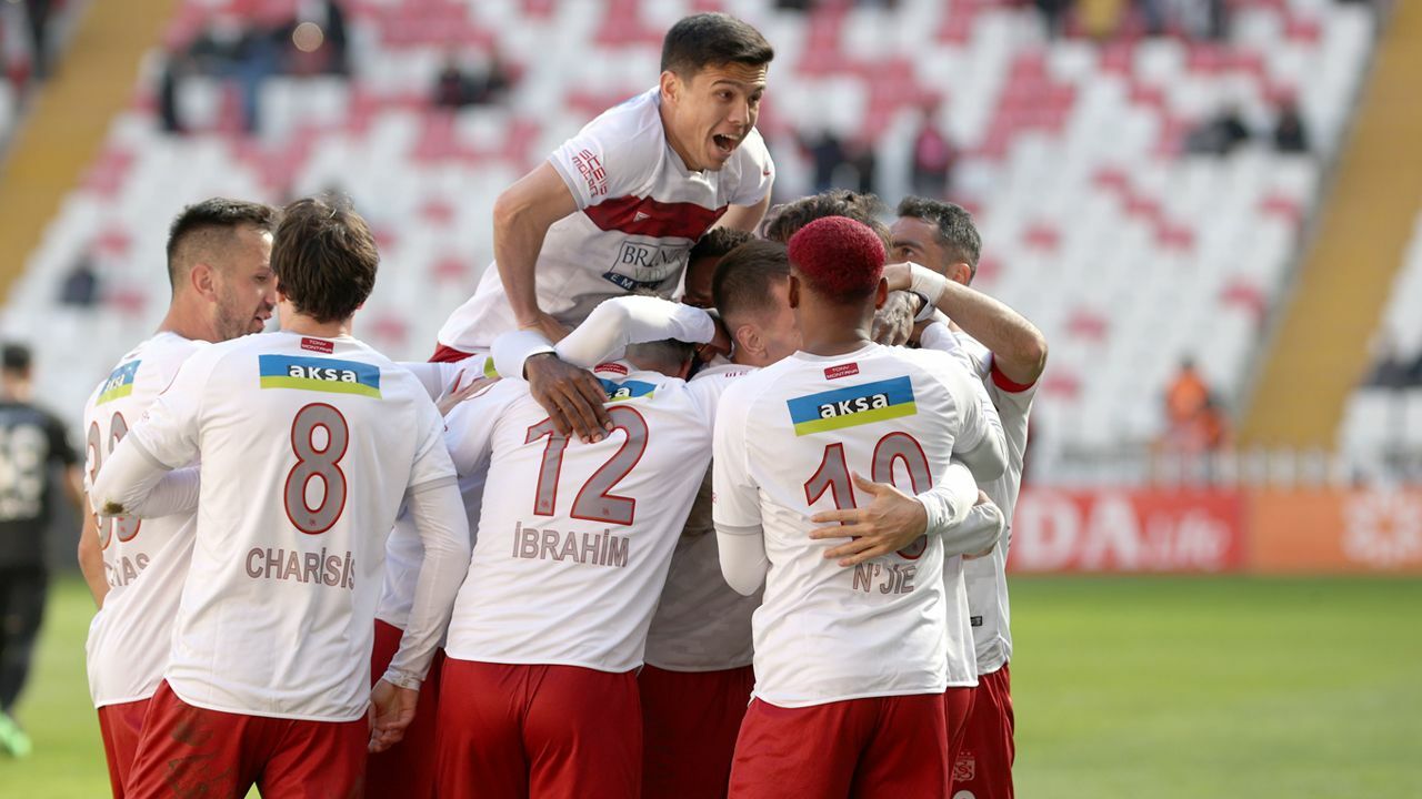 Yiğido evinde farklı kazandı! Maç sonucu: Sivasspor 4-1 Pendikspor