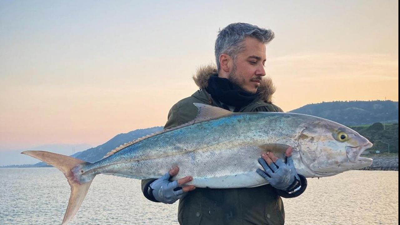 18 kiloluk balık tuttu, sevinci izleyenlerin yüzünü gülümsetti