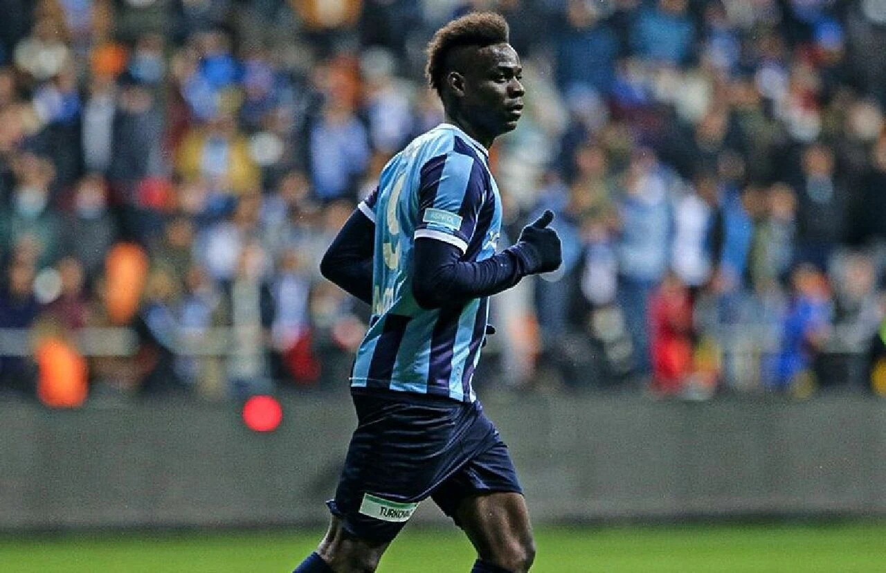 Adana Demirspor'da kavga krizi! Havalimanında birbirlerine girdiler - 2. Resim